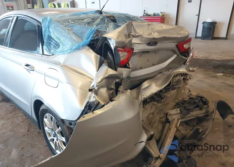 2015 Ford Fusion S z USA, uszkodzony, nr VIN 3FA6P0G79FR117616